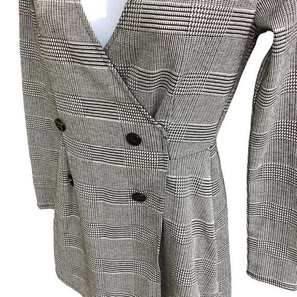 Divided Romper - Picture 3 of 5